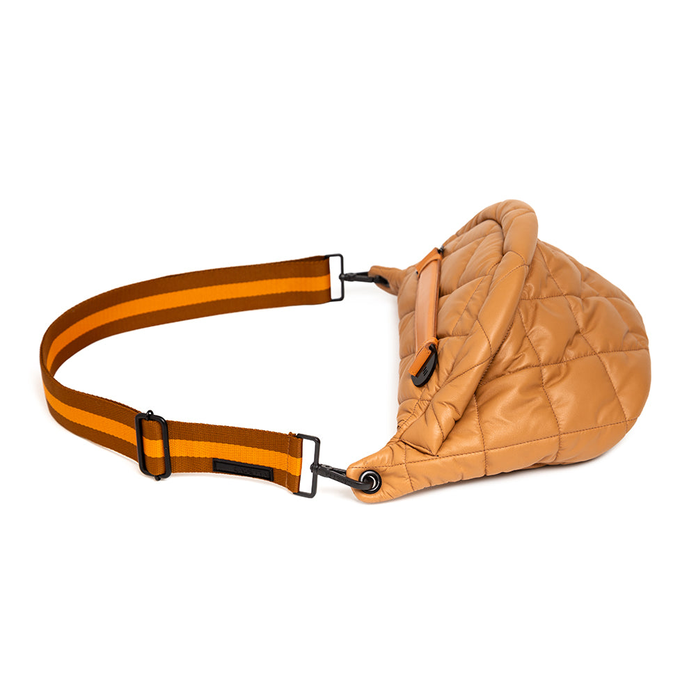 BOLSA BANANA couro caramelo