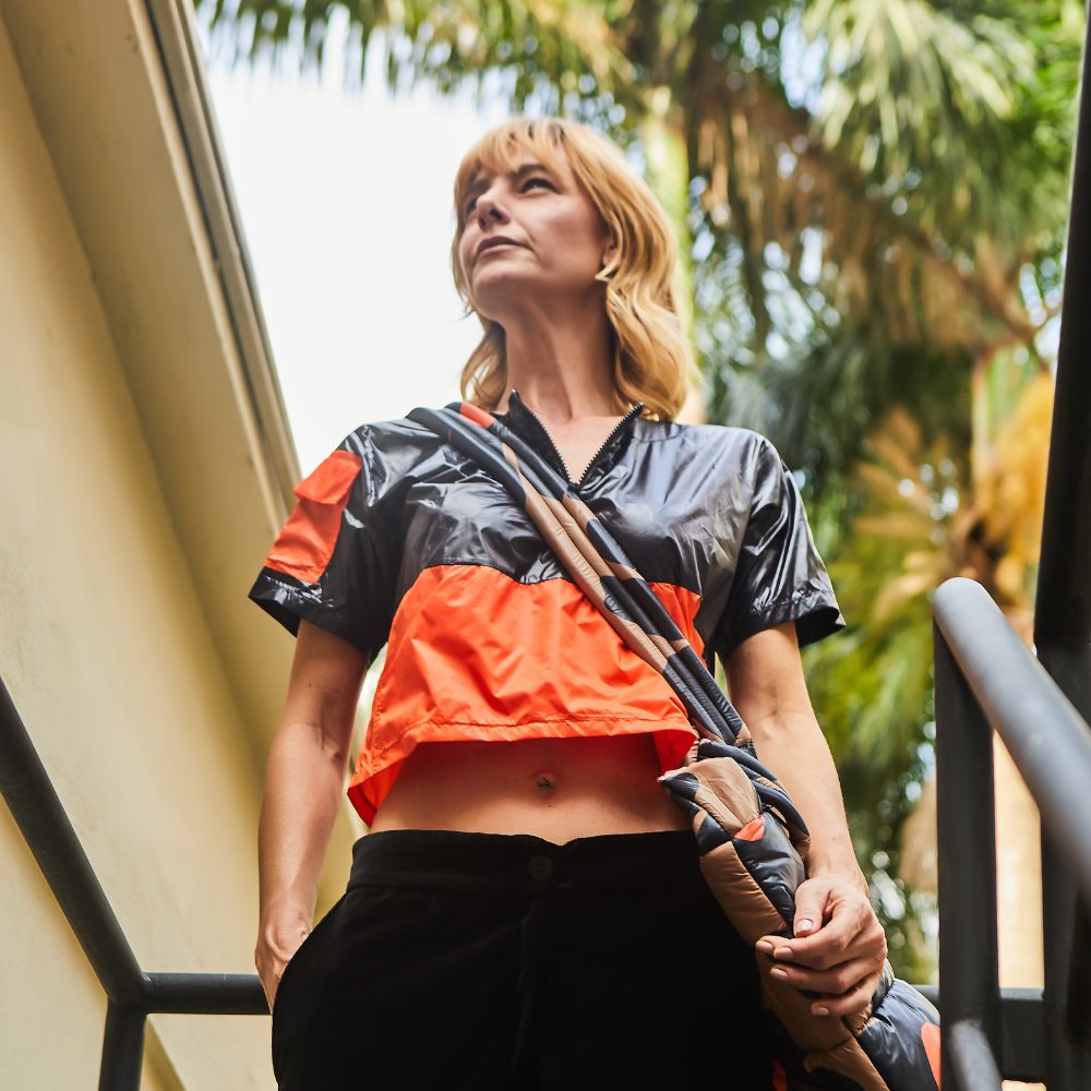 BLUSA C-SHIRT PRETA/LARANJA